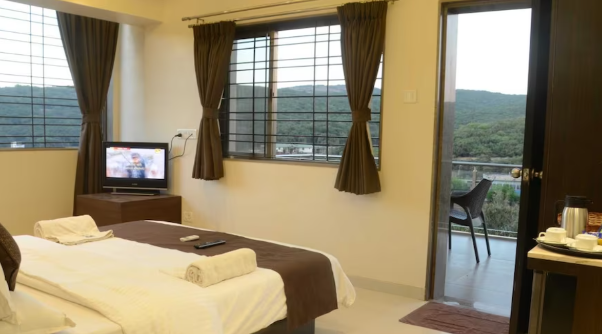 Deluxe AC king Room