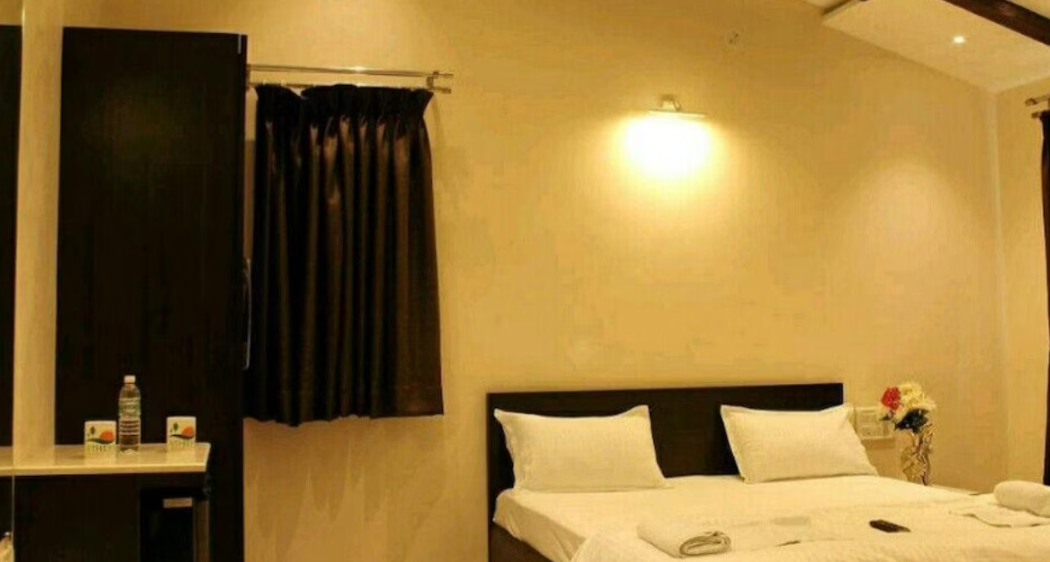 Deluxe AC king Room