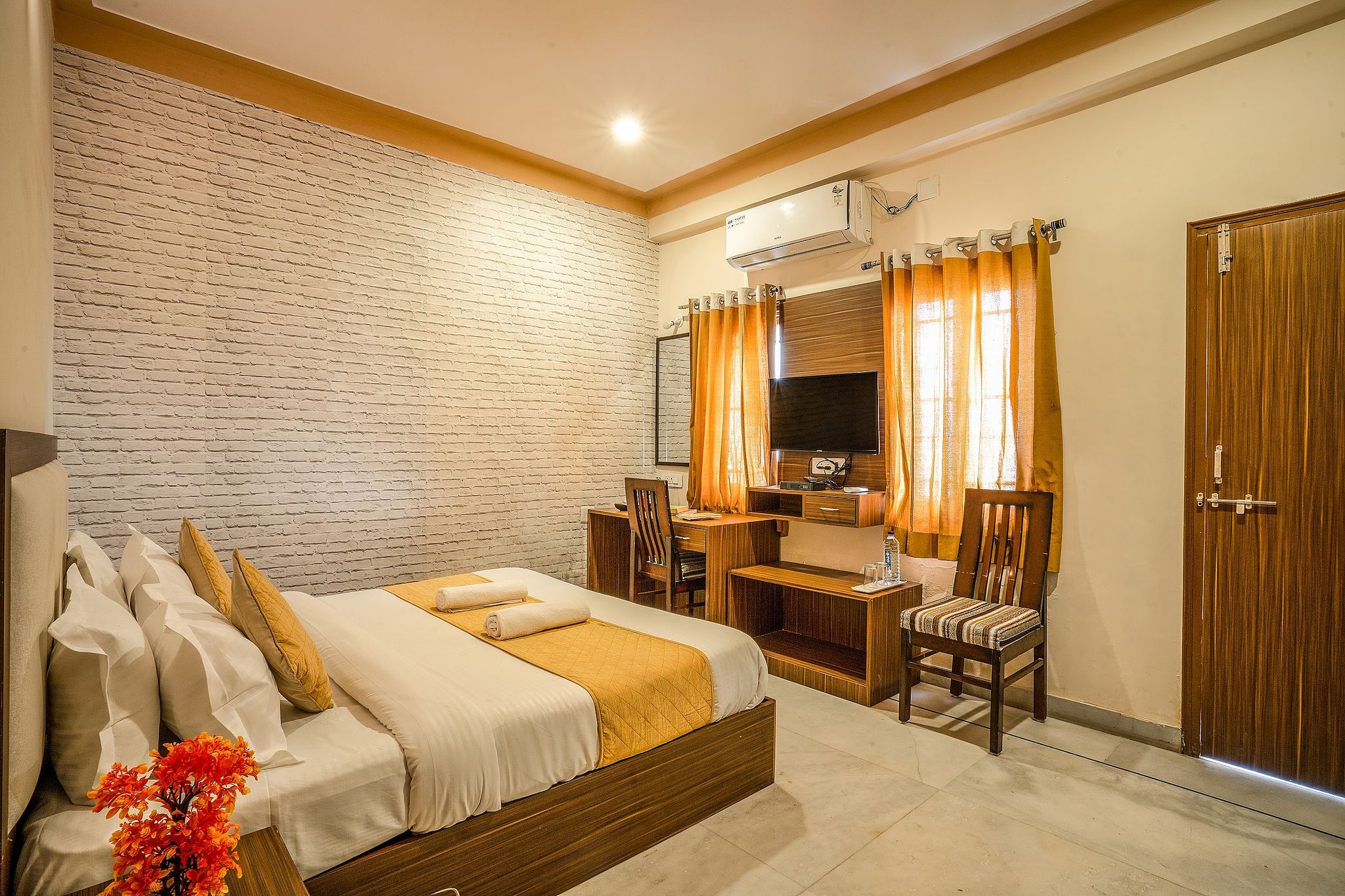 Tripli Udaipur Deluxe Double Room 8