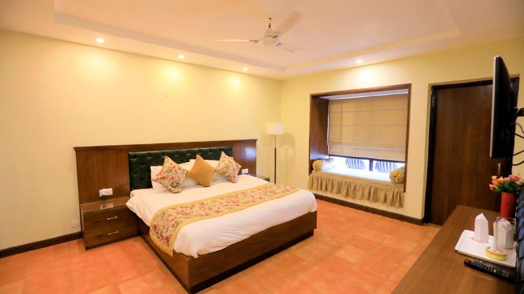 Woodsvilla Resort Ranikhet Deluxe Room 4