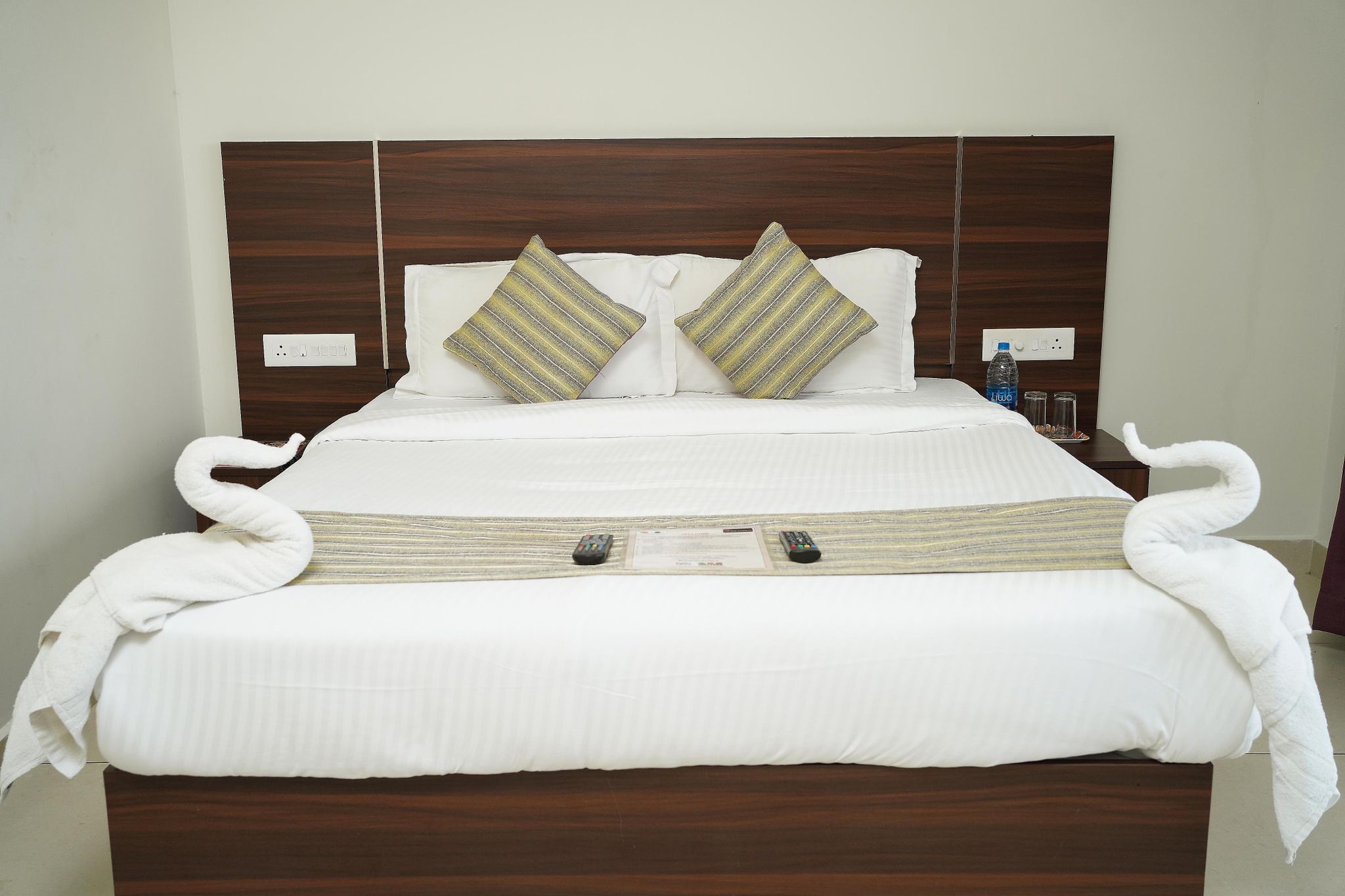 Lake Forest Munnar Deluxe Room Non AC with Balcony 3