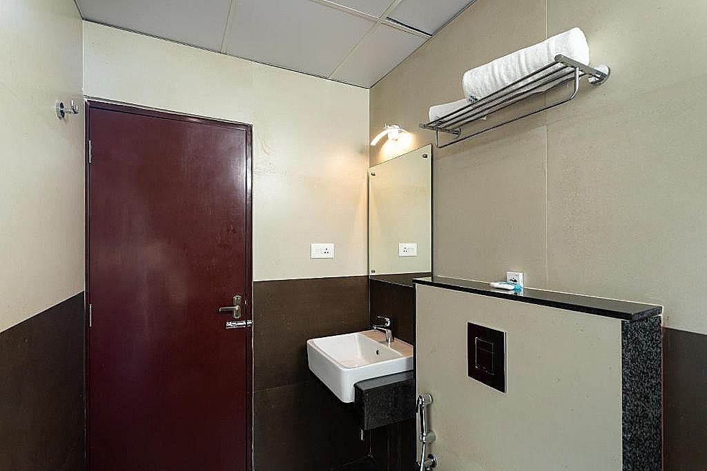 Lake Forest Munnar Valley View Room Non AC 13