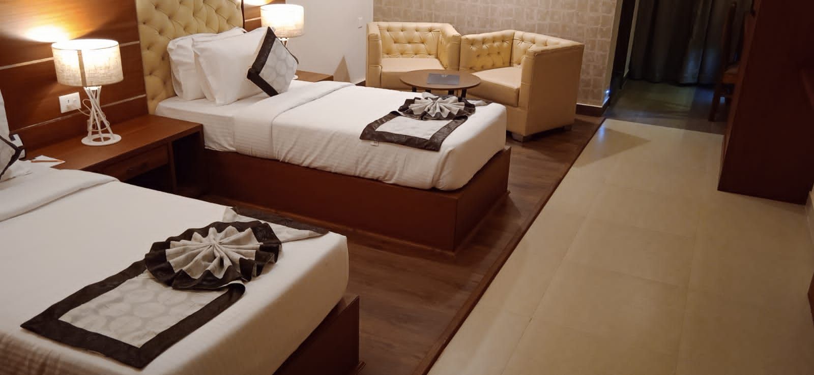 Nesma Palace Deluxe Double Room 12