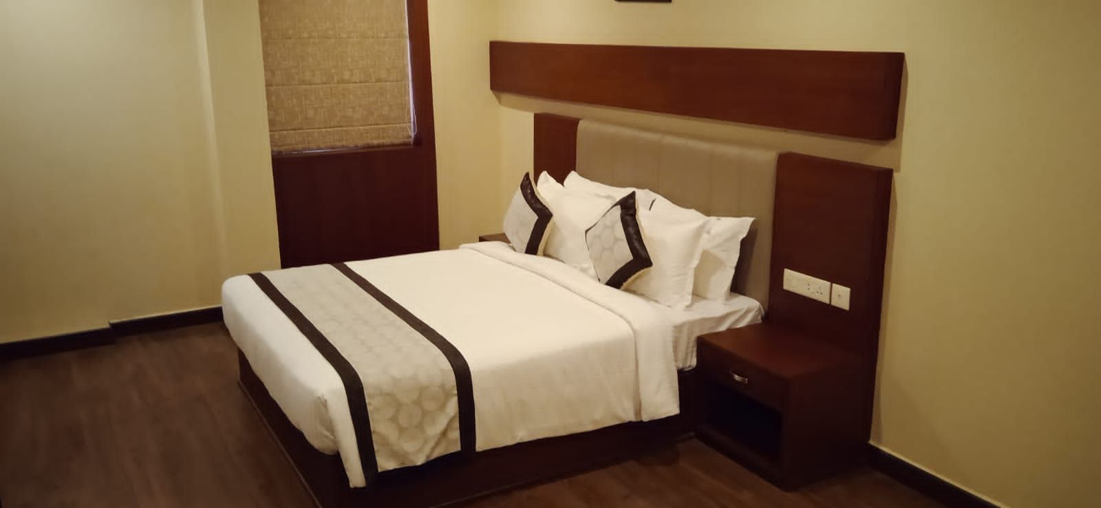 Nesma Palace Deluxe Double Room 8