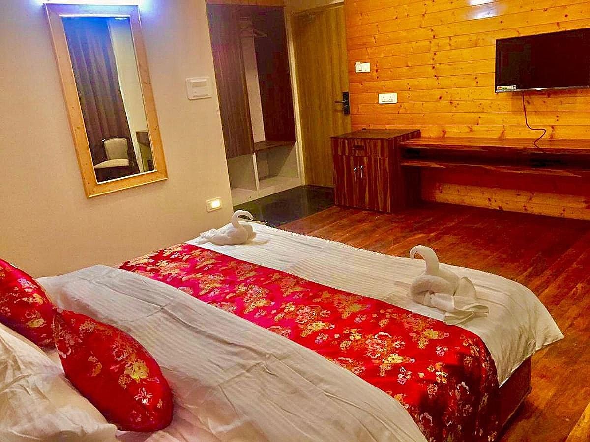EXECUTIVE ROOM