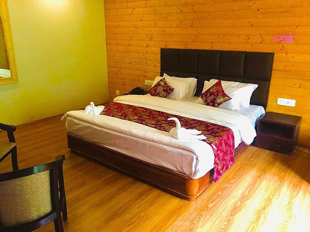 EXECUTIVE ROOM
