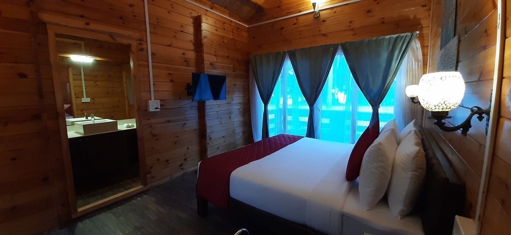 Premium Luxury Cottage with Balcony & Sea View