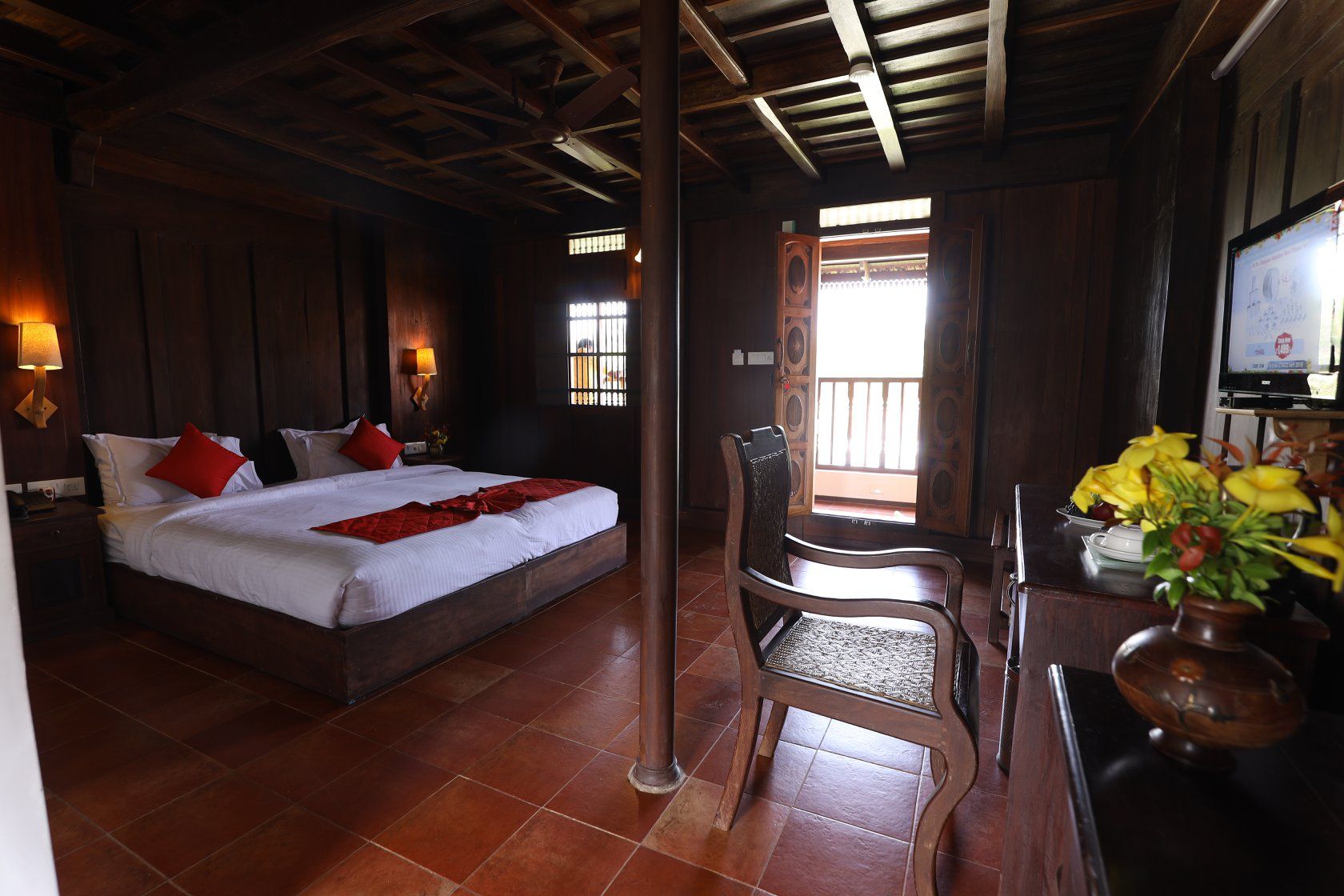 Kumarakom Heritage Resort Heritage Mansion Paddy and Pool view 4