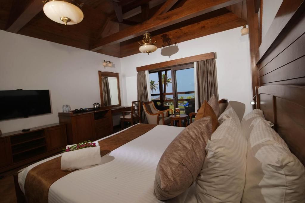Lake View Room