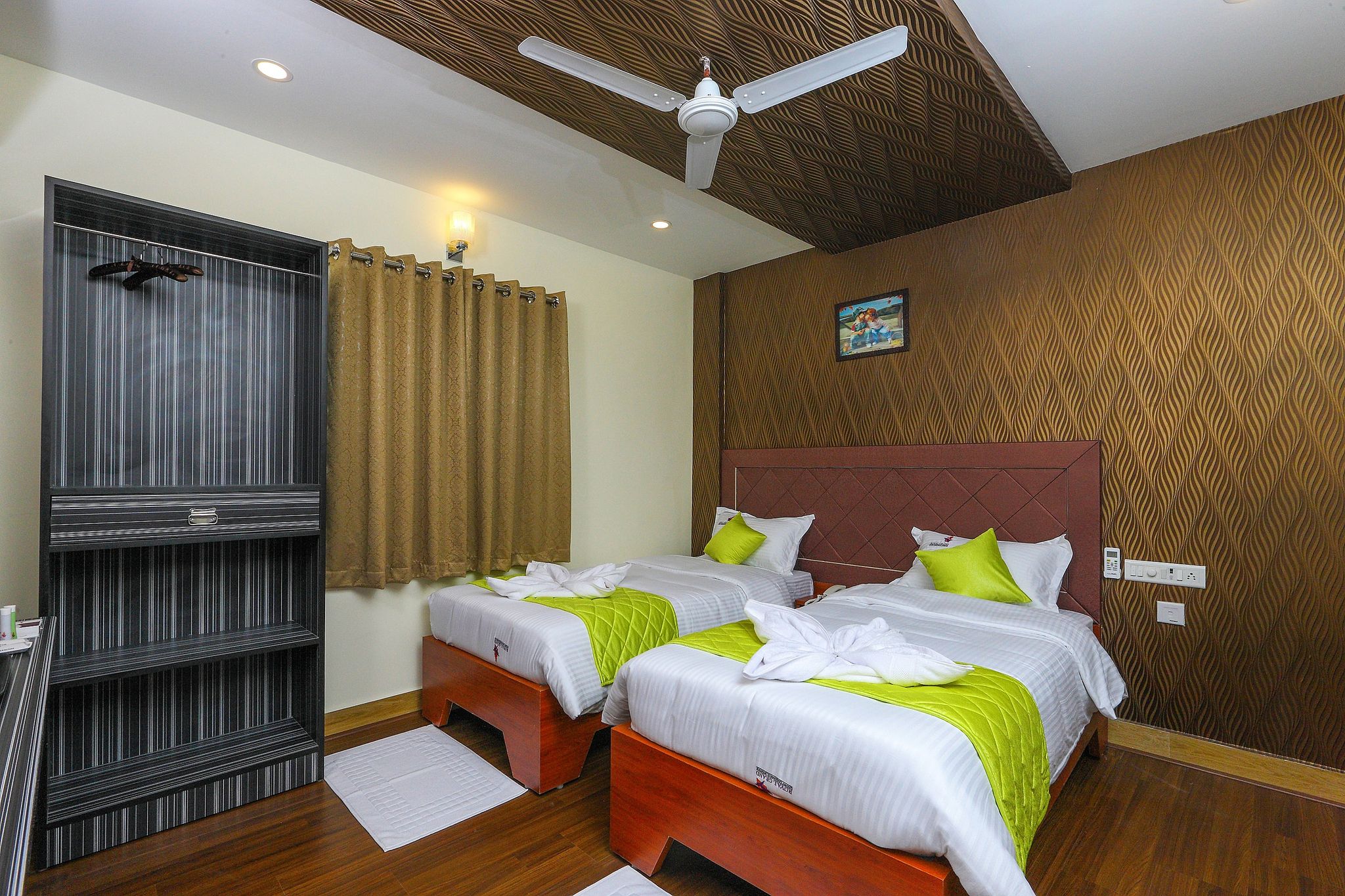 Royal Grand Standard Double AC 4