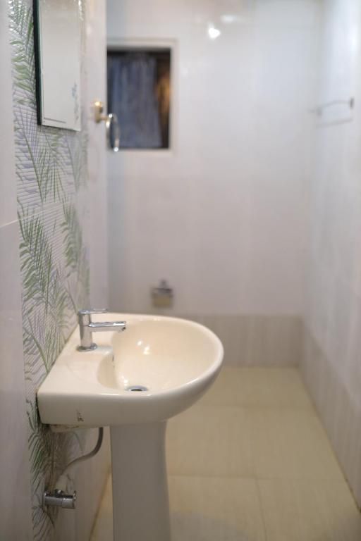 JCT Houseboat Deluxe Sharing Houseboats (Ac timing 9.00Pm to 6.00AM) 11