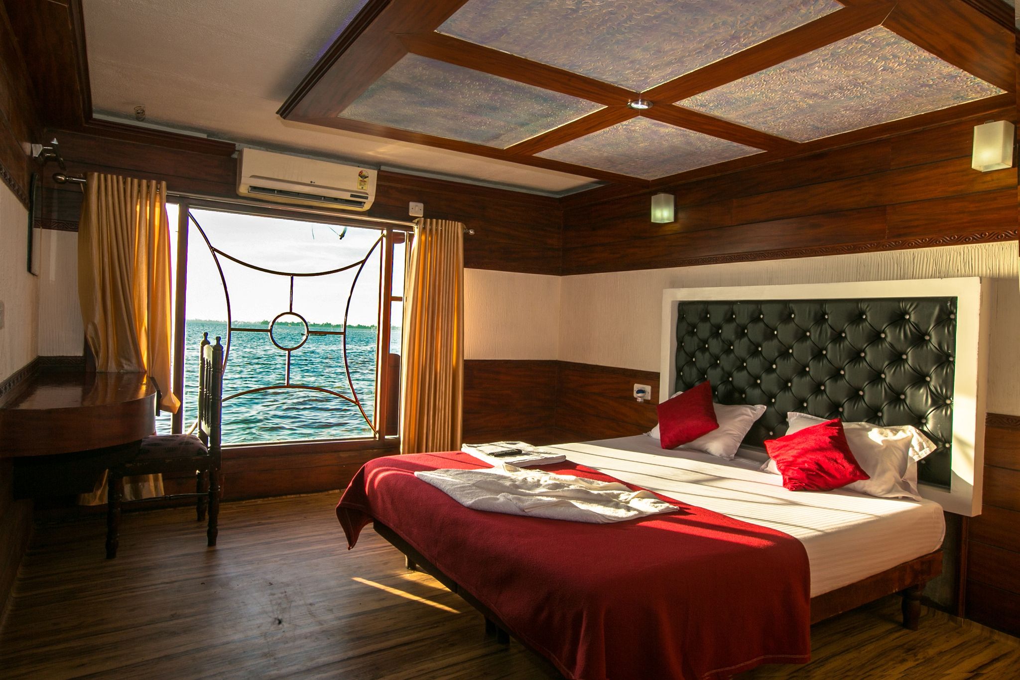 JCT Houseboat Deluxe Sharing Houseboats (Ac timing 9.00Pm to 6.00AM) 8