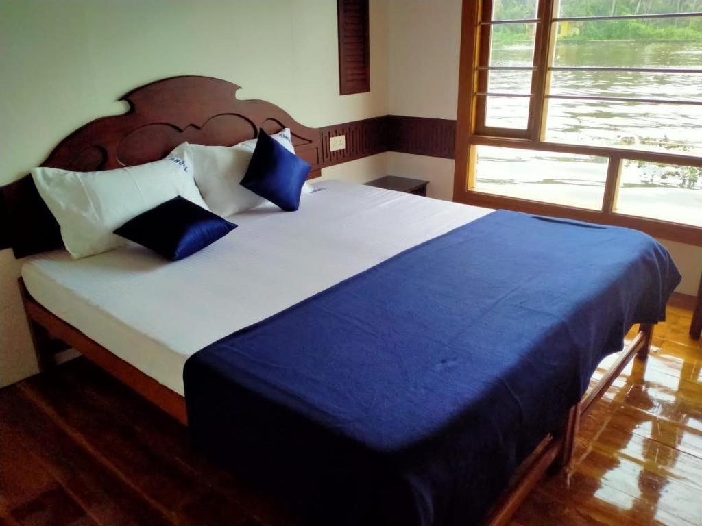 JCT Houseboat Premium Sharing Houseboats (Full Time Room AC) 5