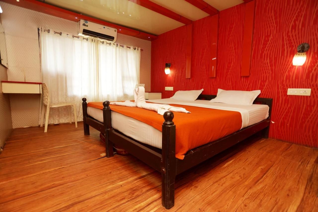 undefined JCT Houseboat 7