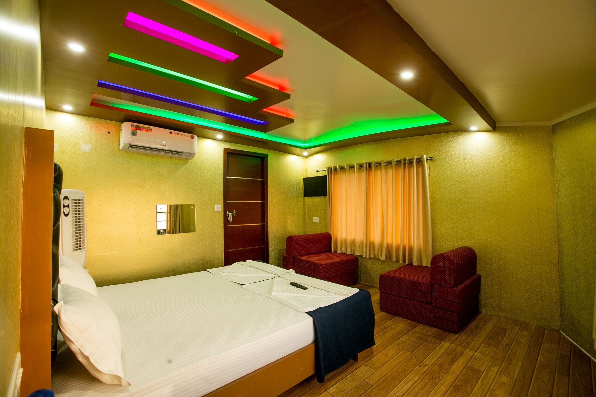 JCT Houseboat Deluxe Sharing Houseboats (Ac timing 9.00Pm to 6.00AM) 3