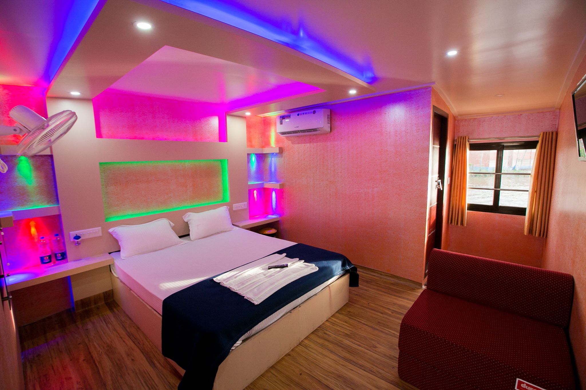 JCT Houseboat Deluxe Sharing Houseboats (Ac timing 9.00Pm to 6.00AM) 4