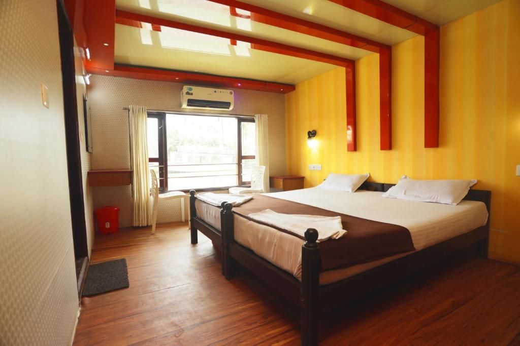JCT Houseboat Premium Sharing Houseboats (Full Time Room AC) 6