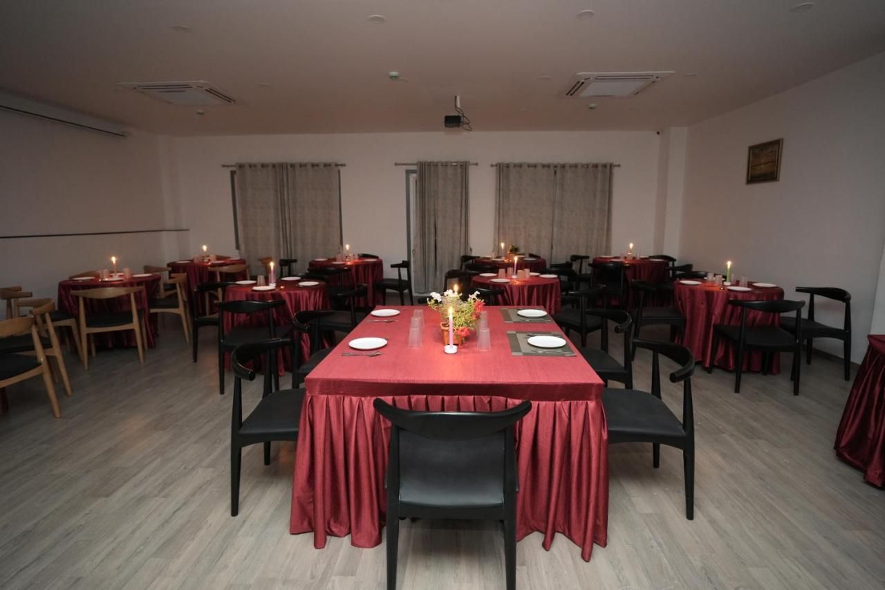 Food & Dining