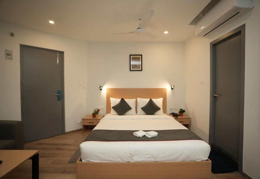 GRAND GANPAT Deluxe Room 3