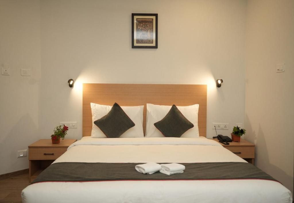GRAND GANPAT Deluxe Room 2