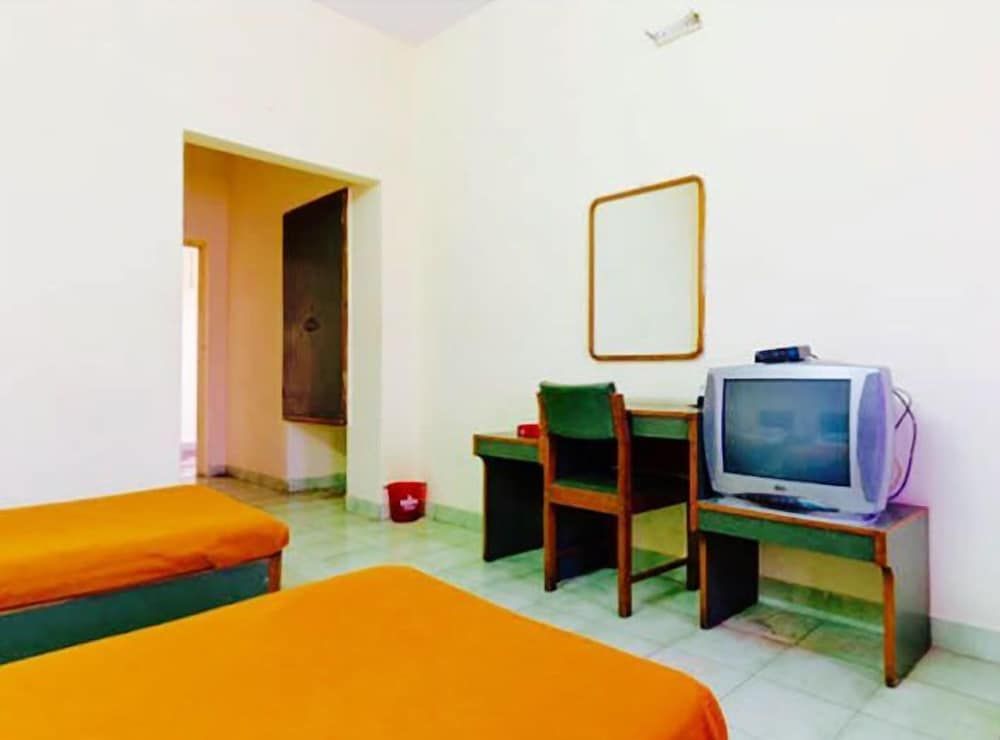 FabHotel Ranjit Residency Standard Double Room 9