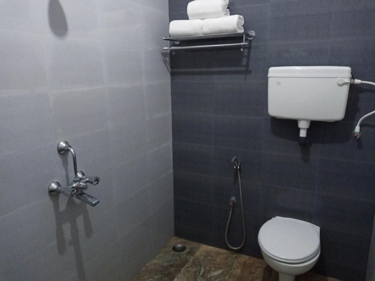 Deluxe Double Bed AC Room