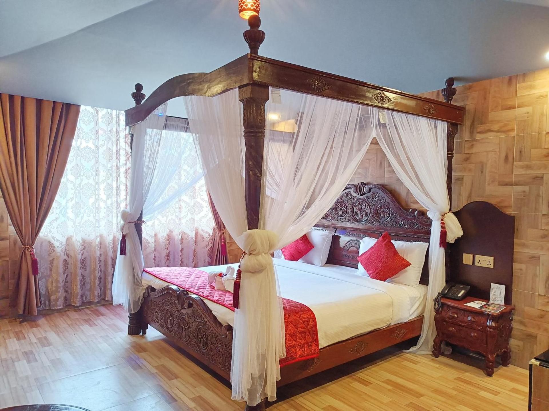Honeymoon Suite