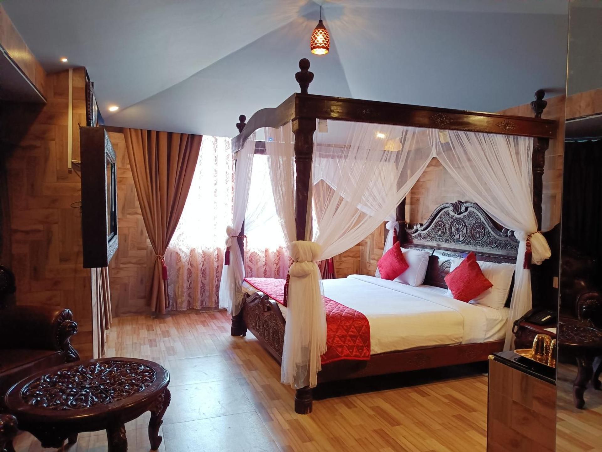 Honeymoon Suite