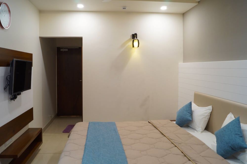 Hotel Midtown, Vadodara Super Deluxe 7