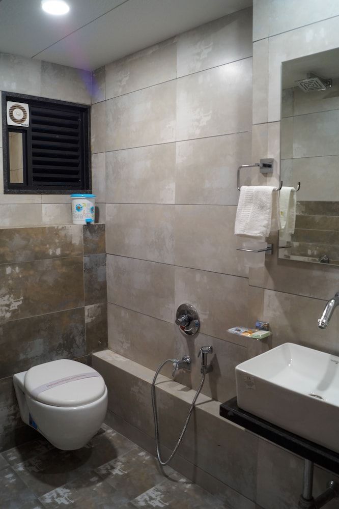 Hotel Midtown, Vadodara Super Deluxe 10