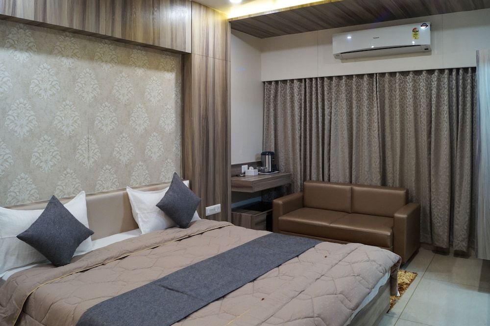 Hotel Midtown, Vadodara Super Deluxe 4