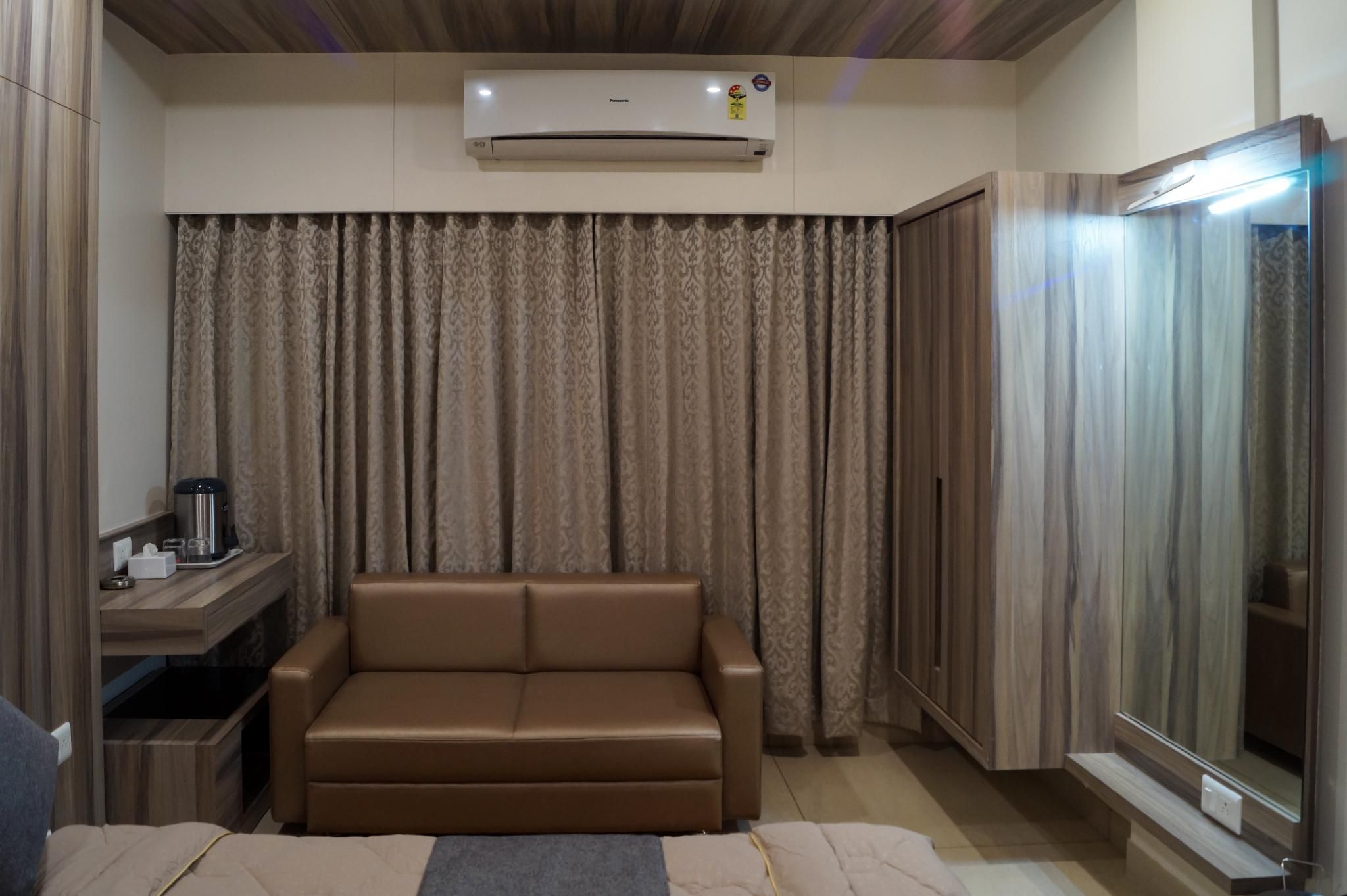 Hotel Midtown, Vadodara Super Deluxe 11