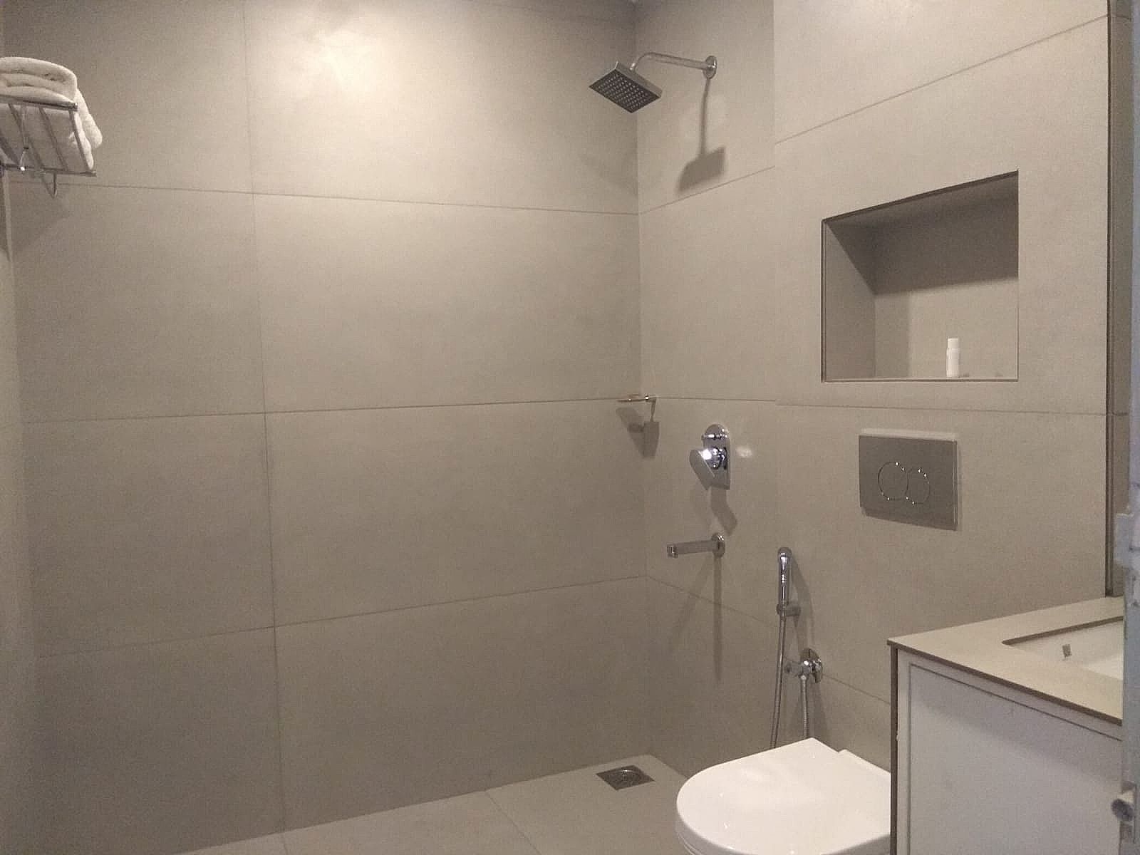 Windale Resort Munnar Deluxe Valley Facing Room with Balcony 9