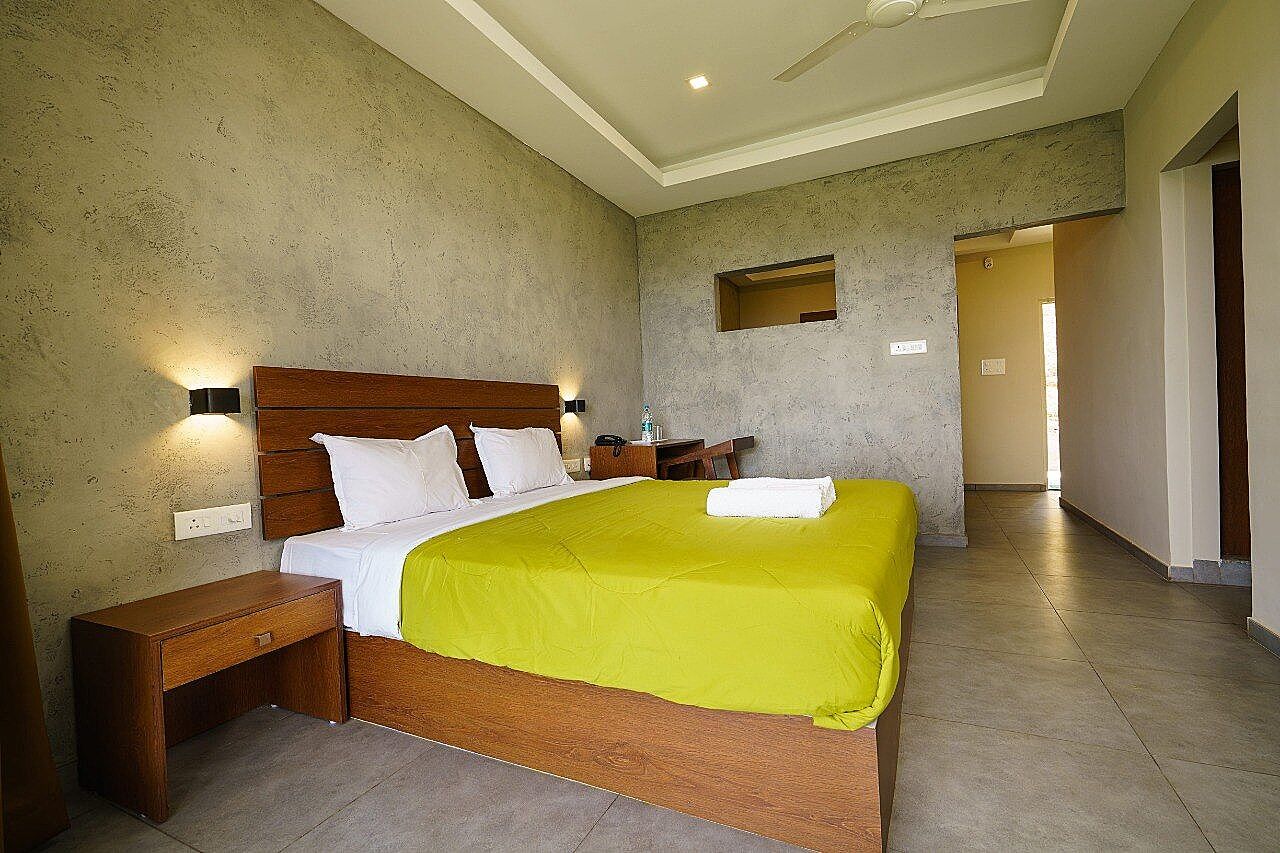 Deluxe Valley Facing Room with Balcony