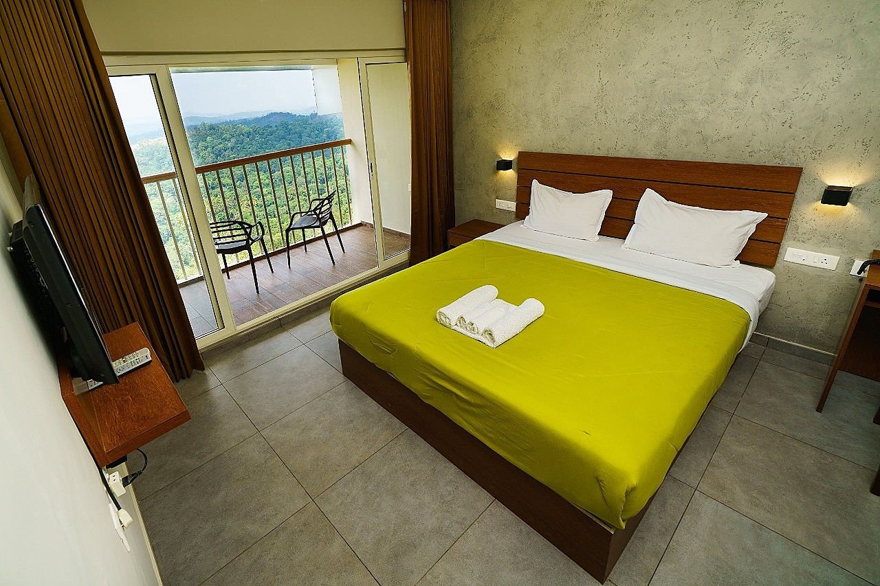 Deluxe Valley Facing Room with Balcony