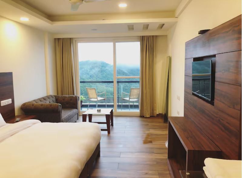 Hotel Chail Residency Super Deluxe Room with Balcony (Valley View - New Wing)