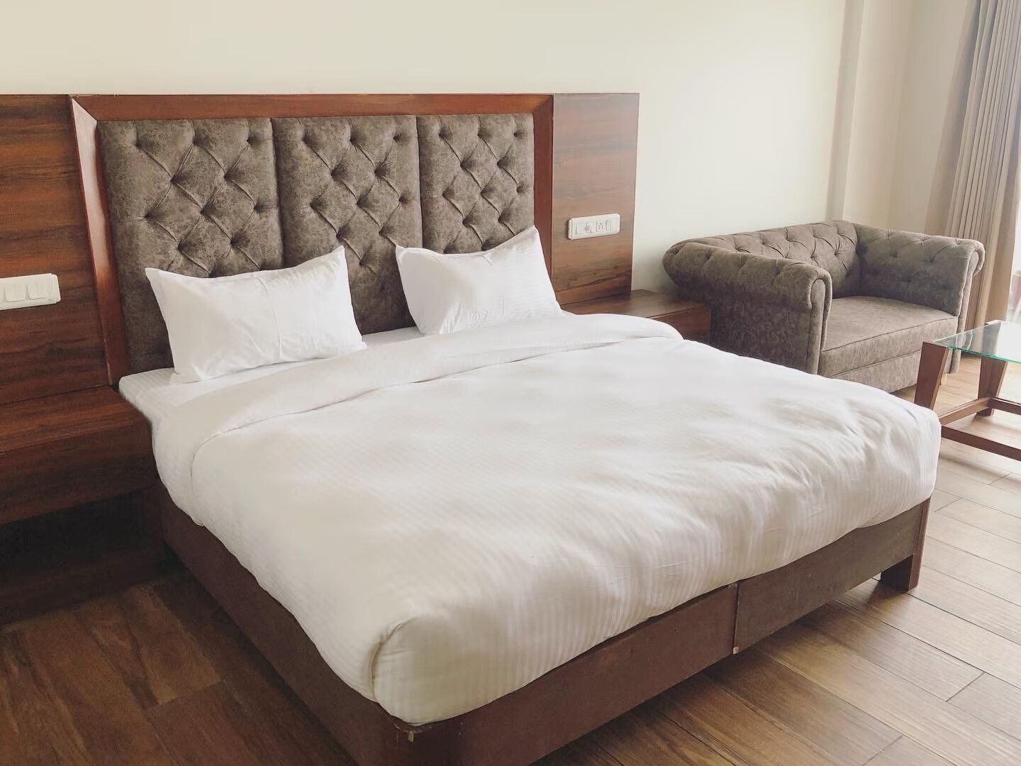 Deluxe Room with Private Balcony Lower Floor (Valley View)