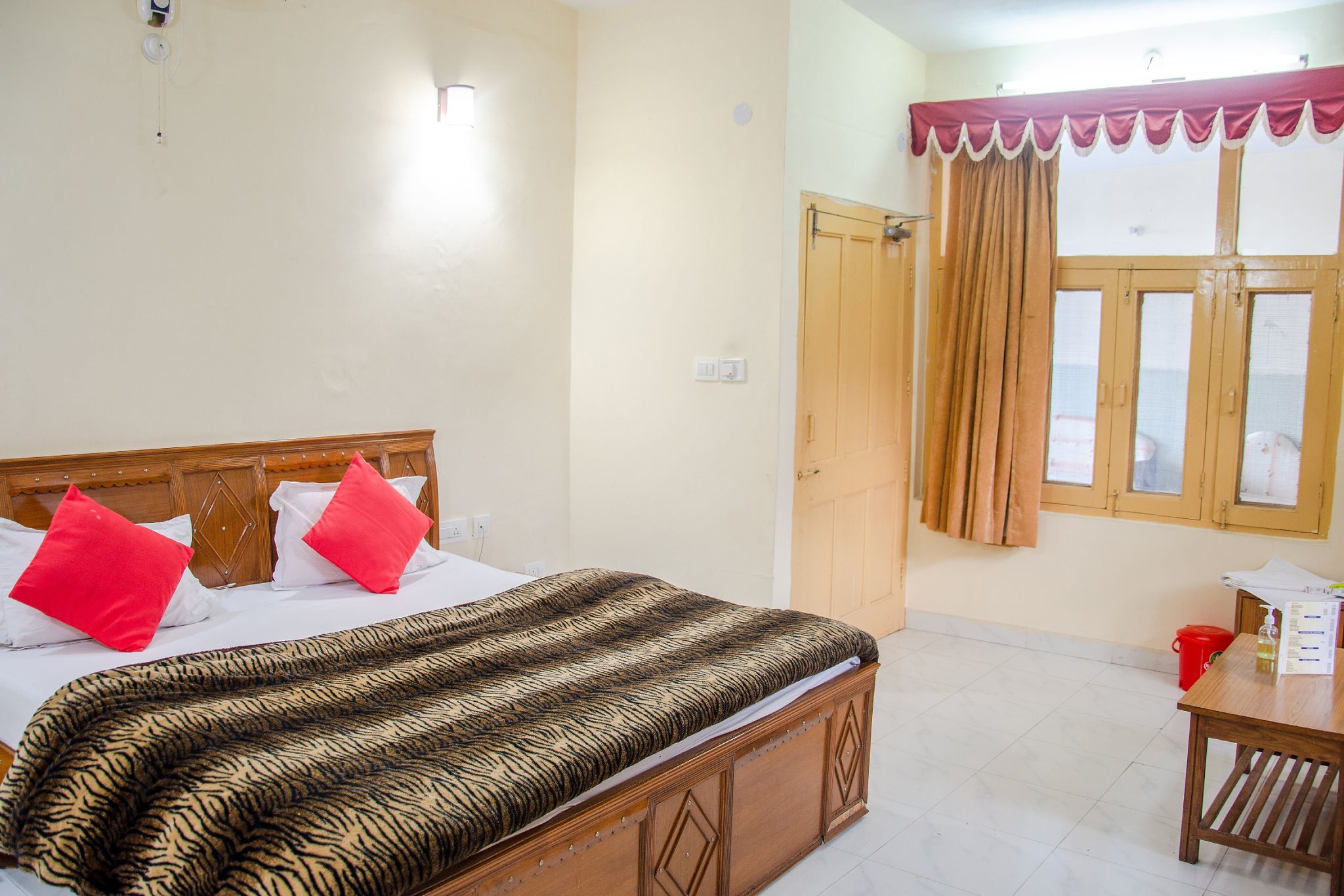 Standard Room - With Partial Valley View