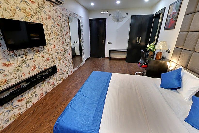 Jalsa inn Deluxe Double Bed Room 5