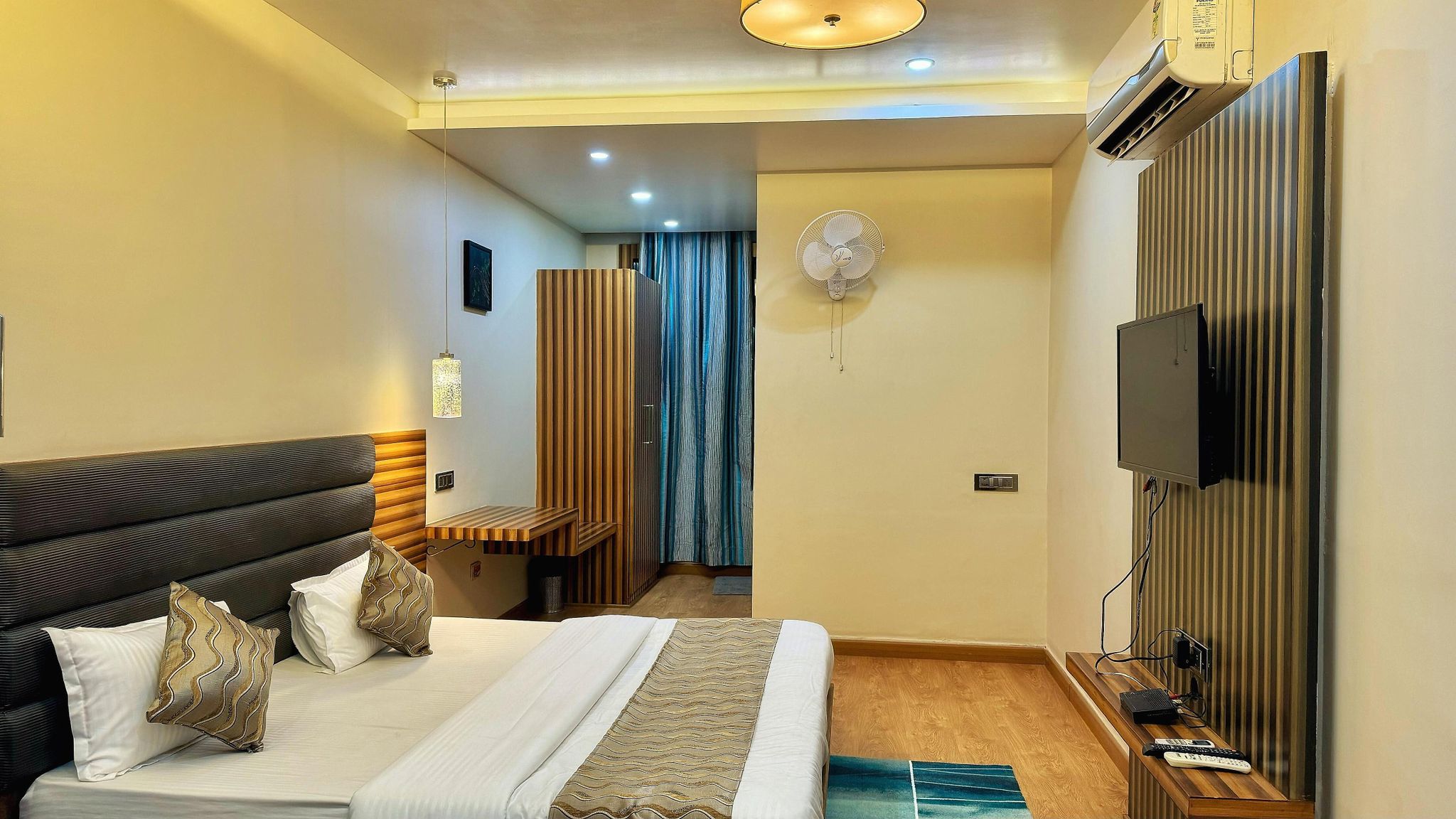 Deluxe Double Bed Room