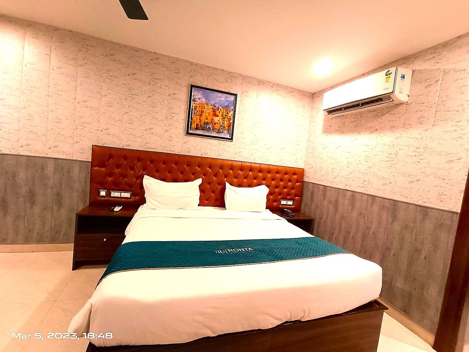 Helios Hotel Executive Room 6