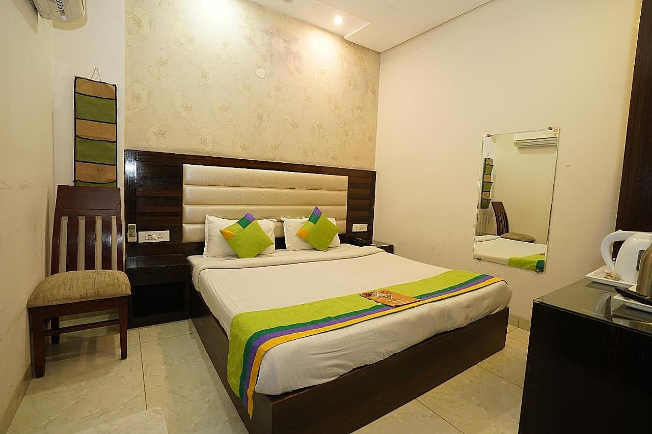 DELUXE ROOM WITH EXCLUSIVE FNB DISCOUNT