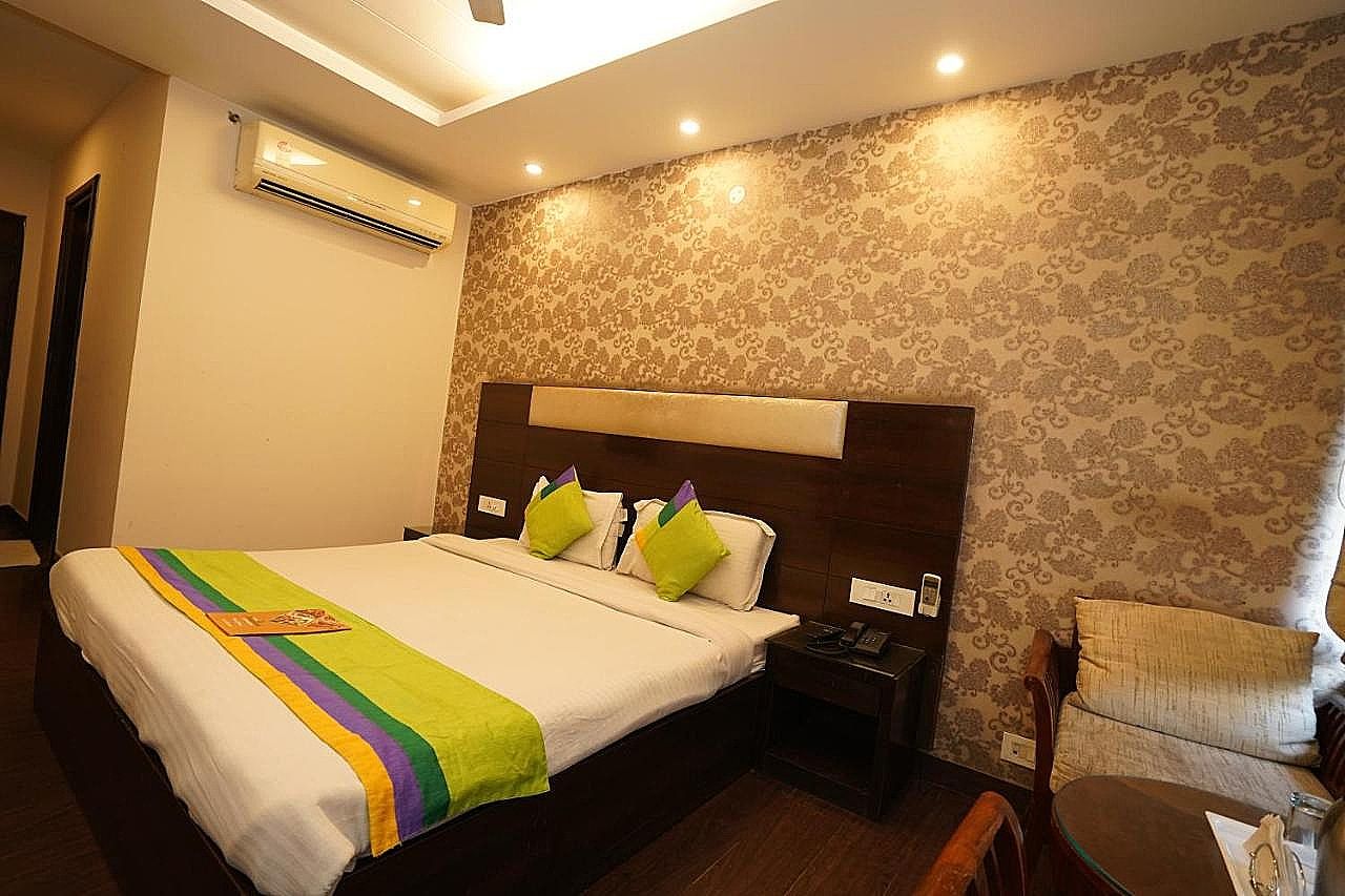 SUPER DELUXE SPACIOUS ROOM WITH EXCLUSIVE FNB DISCOUNT