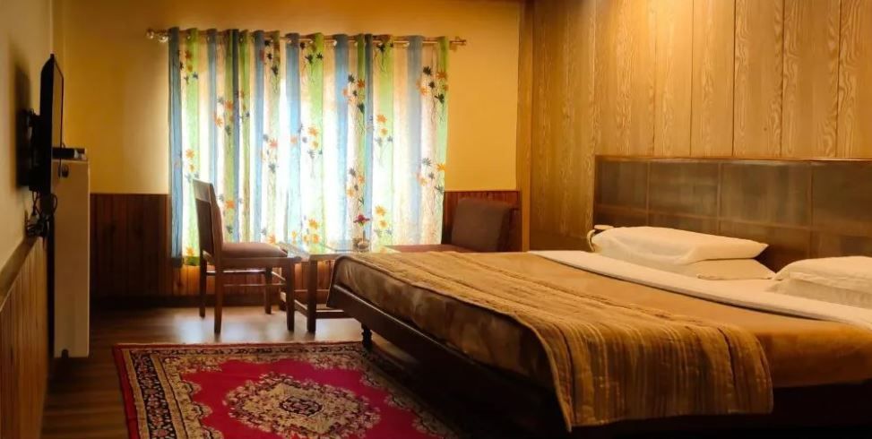 Hill View Upper Wing Superior Room