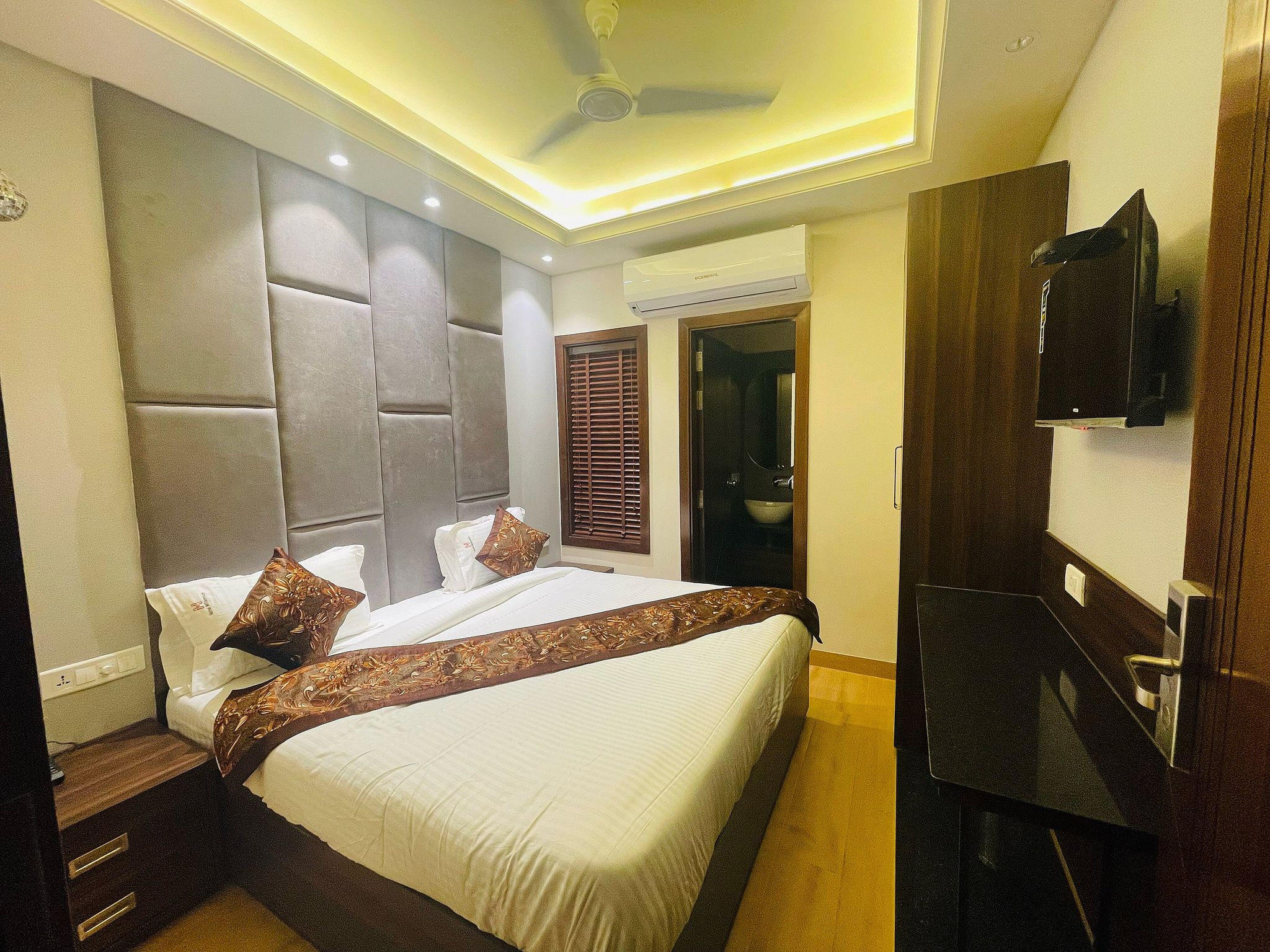 Hotel Magnum Standard Room 10