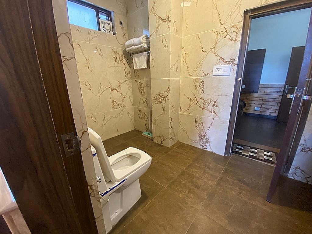 Family Room Lake View