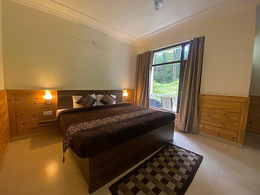 Family Room Lake View