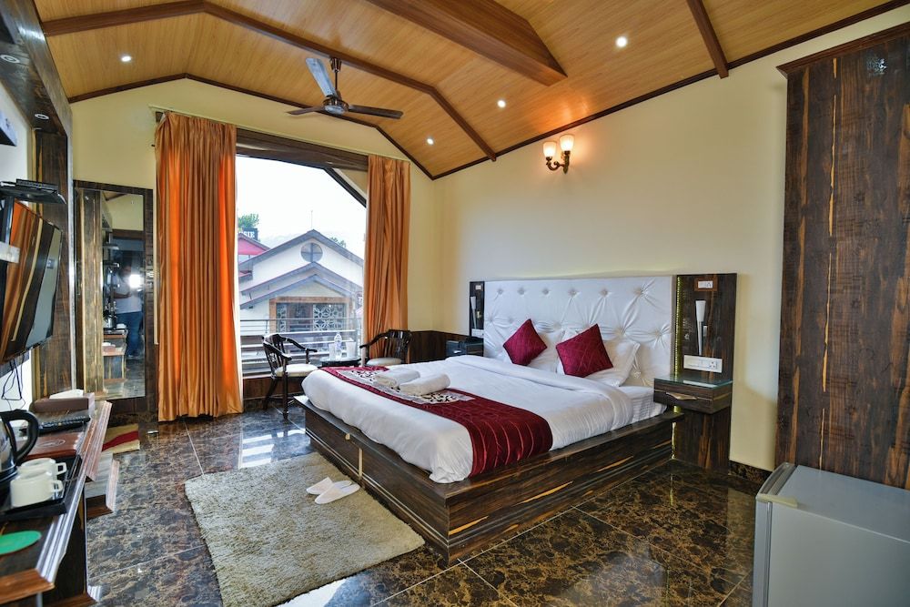 DLS Dalhousie Valley resort Deluxe Room 4
