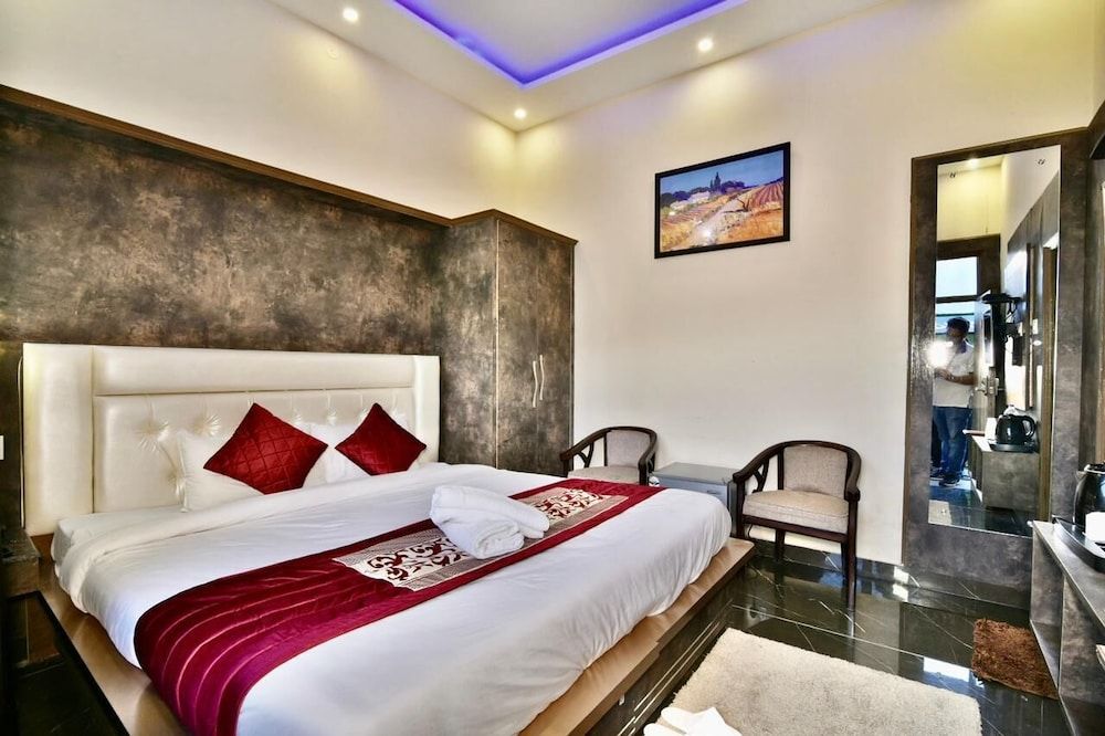 DLS Dalhousie Valley resort Deluxe Room 7