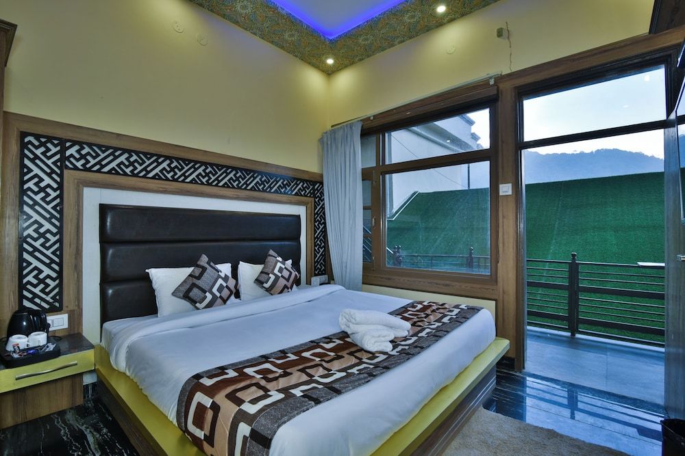 DLS Dalhousie Valley resort Deluxe Room 6